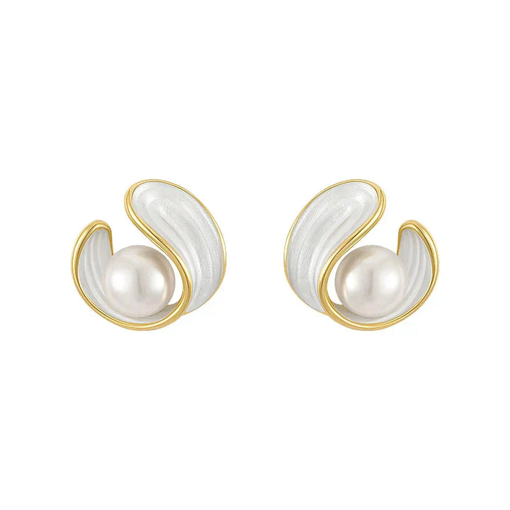 Luxurious earrings with white opal and pearls in gold